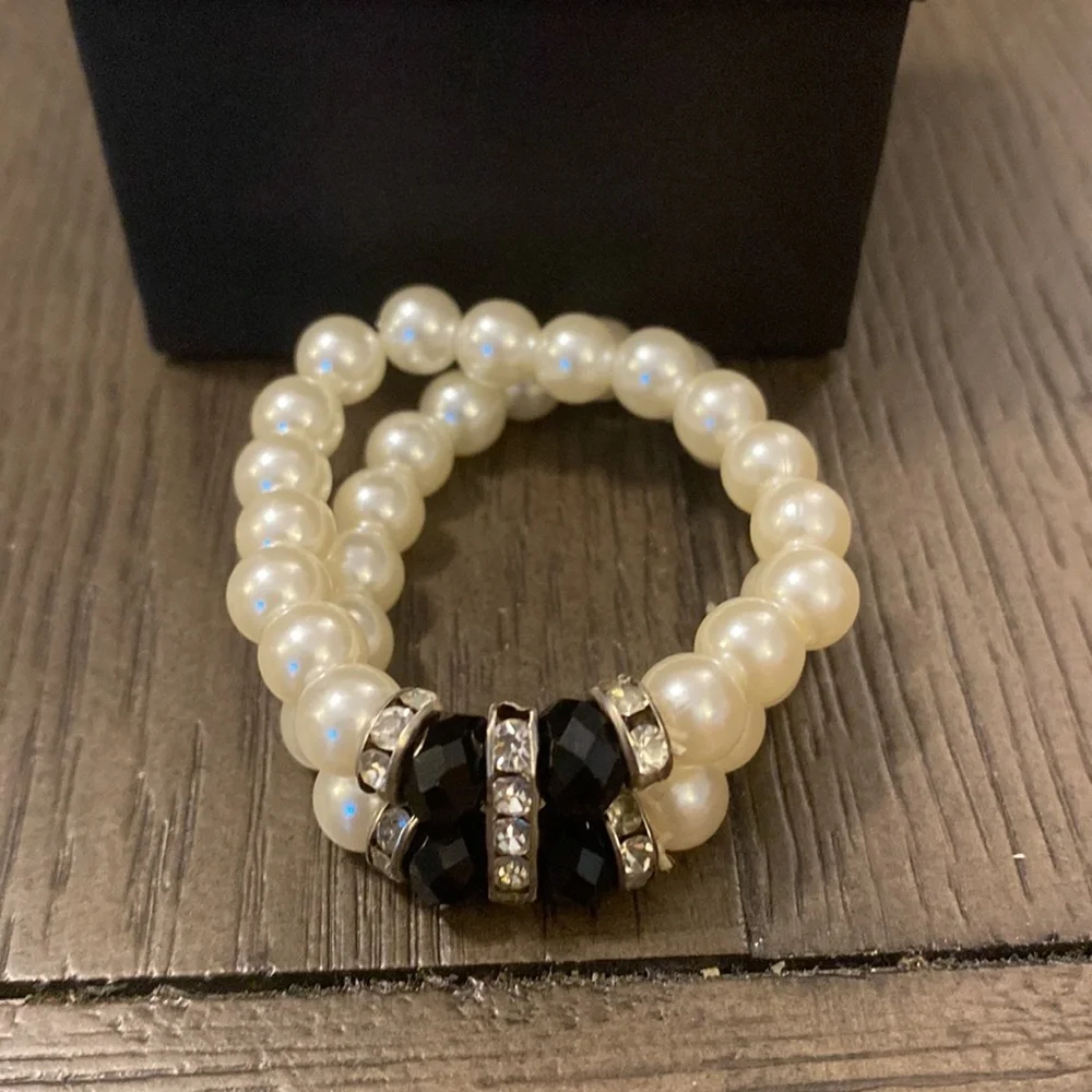 Macy’s 2” Faux Pearls Toddlers or Children’s bracelets Jewelry. - Picture 4 of 10
